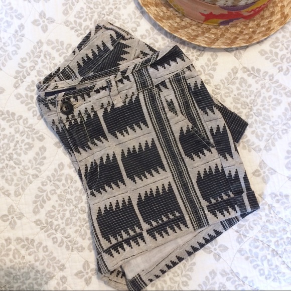 6 American Eagle Midi Short Aztec - Picture 2 of 8